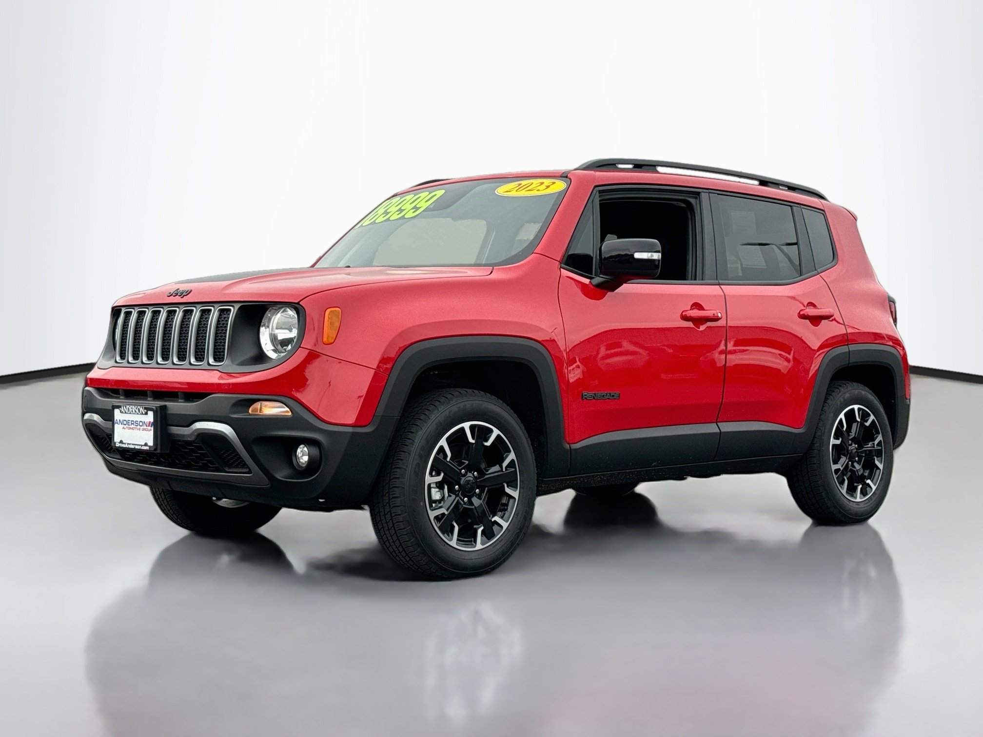 Used 2023 Jeep Renegade Latitude AWD/4WD image 3