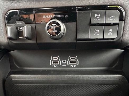 Used 2025 RAM 1500 Big Horn AWD/4WD image 29