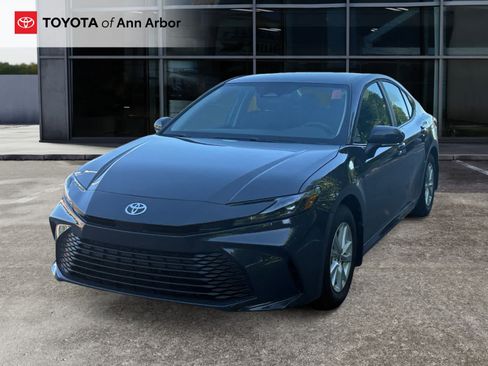 Used 2026 Toyota Camry LE AWD/4WD image 2