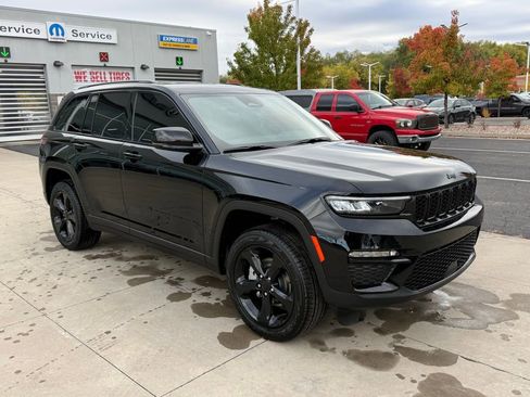 New 2025 Jeep Grand Cherokee Limited w/ Black Appearance Package image 6