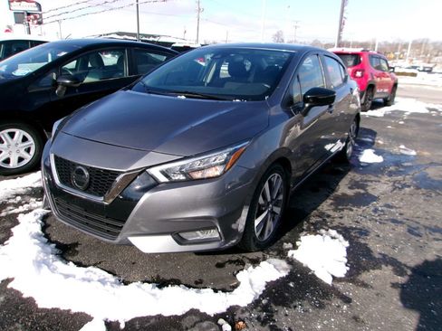 Used 2020 Nissan Versa SR w/ Convenience Package image 3