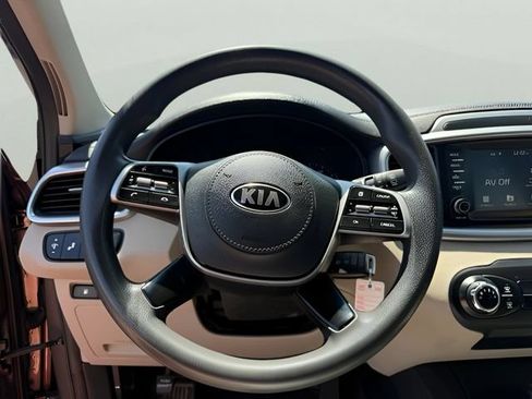 Used 2019 Kia Sorento AWD image 16