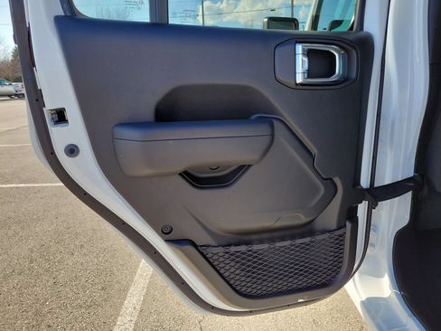 New 2025 Jeep Gladiator Sport AWD/4WD image 11