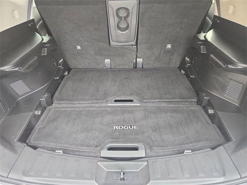 Used 2019 Nissan Rogue SV image 24