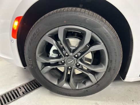 New 2026 Chrysler Pacifica Select image 9