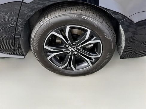 Certified 2025 Toyota Sienna Platinum AWD/4WD image 17