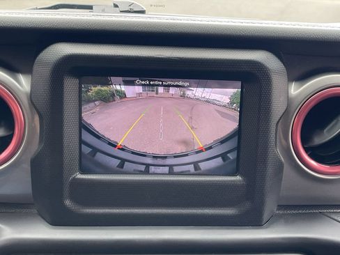 Used 2021 Jeep Wrangler Unlimited Sahara AWD/4WD image 14