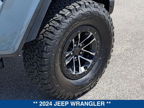Used 2024 Jeep Wrangler Unlimited Rubicon image 12
