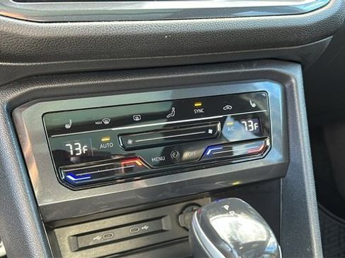 Used 2022 Volkswagen Tiguan SE R-Line image 16