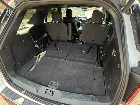 Used 2020 Ford Explorer XLT AWD/4WD image 30