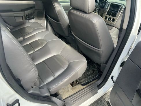 Used 2003 Ford Explorer XLT image 8