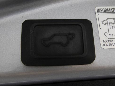 Used 2018 Toyota RAV4 Limited image 37