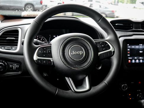 Used 2018 Jeep Renegade Latitude AWD/4WD image 6