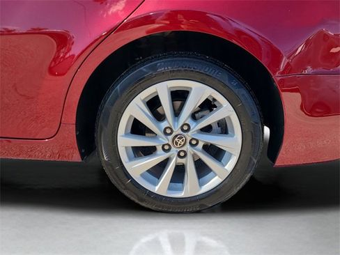 Used 2022 Toyota Camry LE image 10