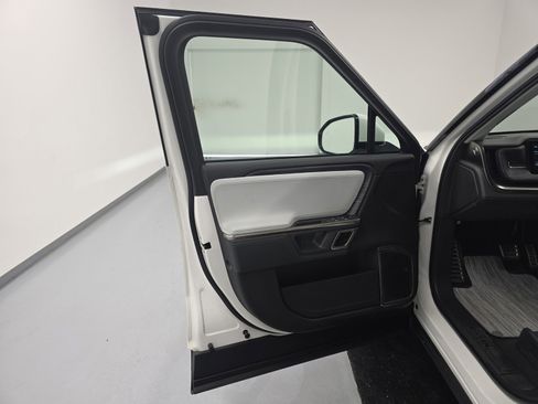 Used 2023 Rivian R1S Adventure image 16