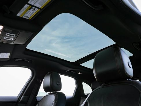 Used 2017 Jaguar F-PACE Prestige image 19