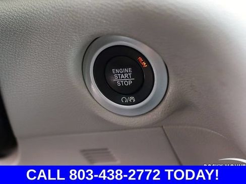 Used 2024 Chrysler Pacifica Touring-L FWD image 24
