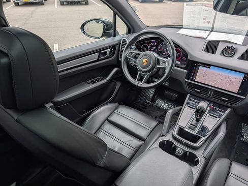 Used 2022 Porsche Cayenne AWD/4WD image 9