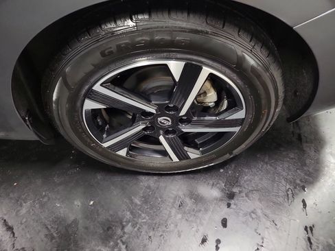Used 2025 Nissan Sentra SV FWD image 10