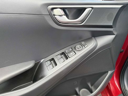 Used 2022 Hyundai Ioniq SE FWD image 40