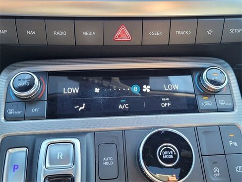 Used 2023 Hyundai Palisade Calligraphy image 19