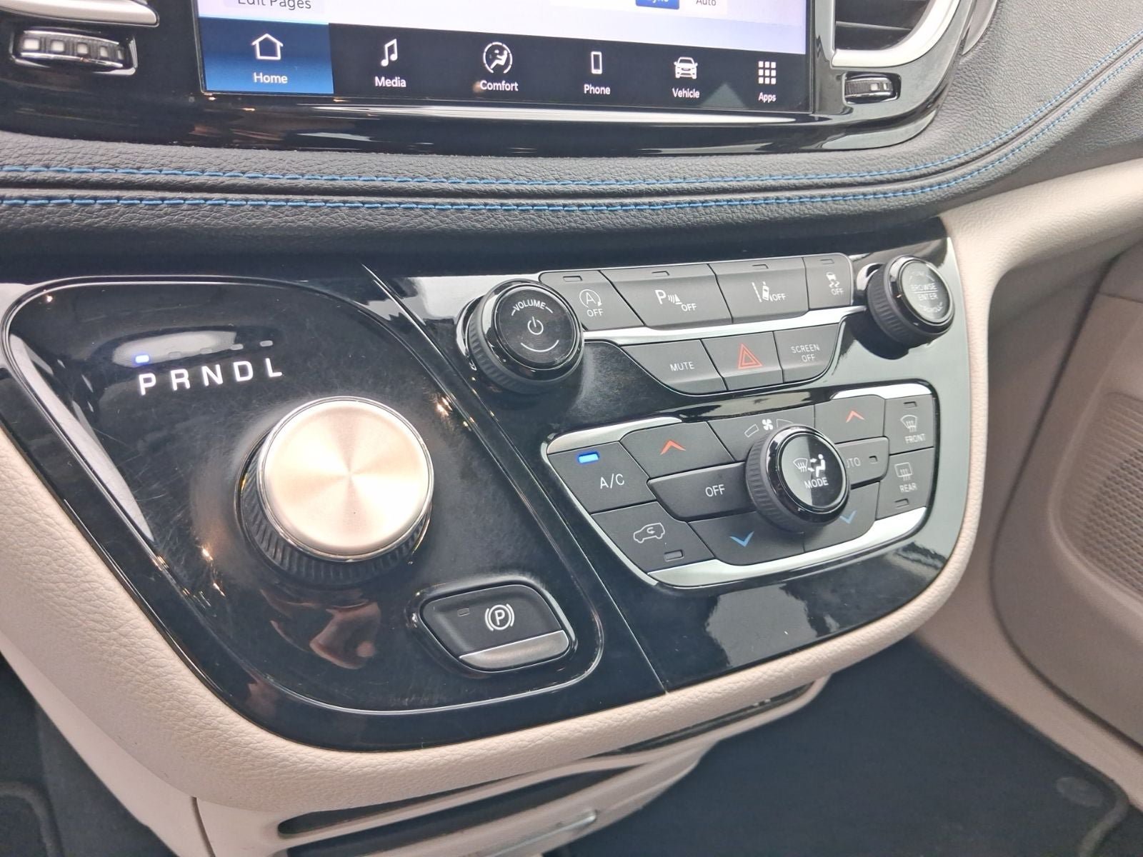 Used 2021 Chrysler Pacifica Touring w/ Cold Weather Group AWD/4WD image 22