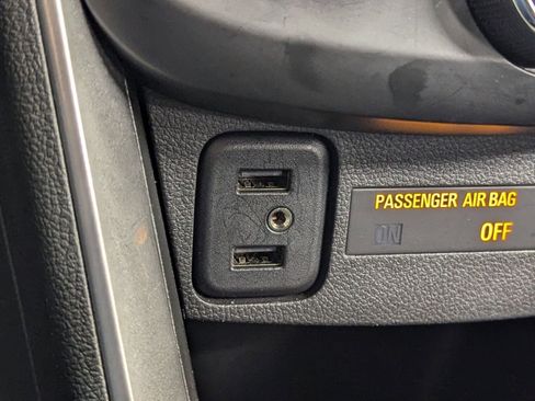 Used 2021 Chevrolet Trax LT w/ LT Convenience Package image 25