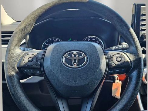 Used 2022 Toyota RAV4 LE AWD/4WD image 13
