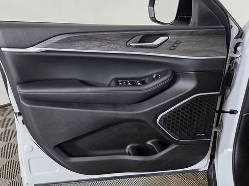 Used 2023 Jeep Grand Cherokee Limited image 13