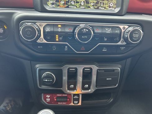 Used 2023 Jeep Wrangler Rubicon w/ LED Lighting Group image 14