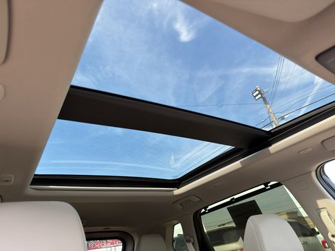 Used 2025 Nissan Rogue SL w/ Tech Package FWD image 39