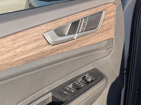 New 2025 Volkswagen Atlas SEL image 11