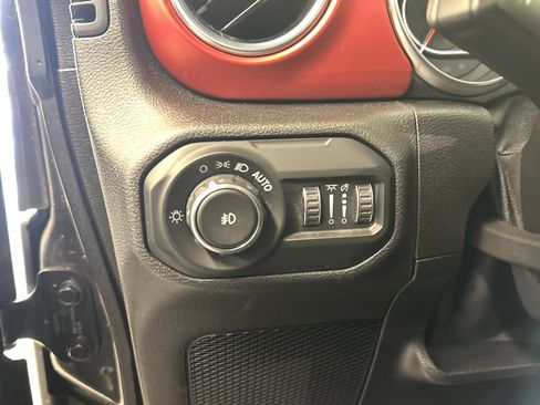 Used 2021 Jeep Wrangler Unlimited Rubicon image 19