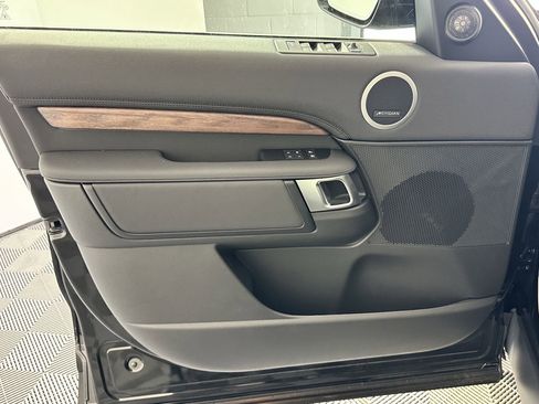 Used 2025 Land Rover Discovery S AWD/4WD image 18