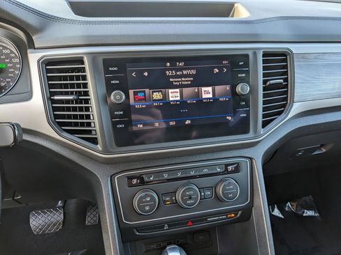 Used 2020 Volkswagen Atlas Cross Sport SE image 20