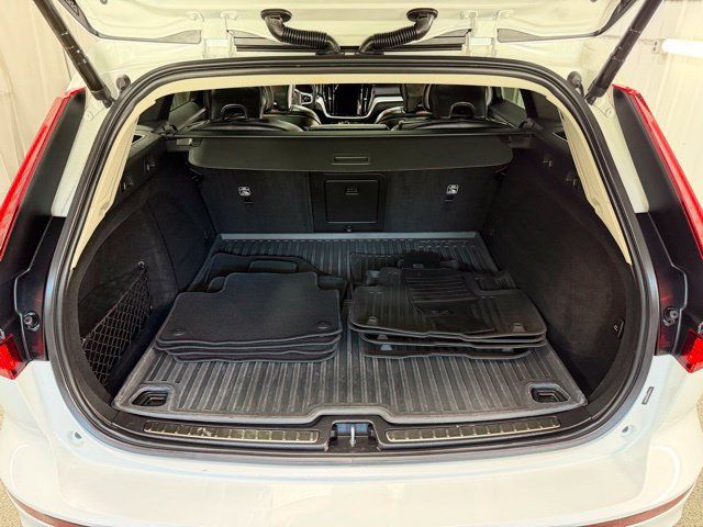 Used 2022 Volvo V60 T5 Cross Country w/ Advanced Package AWD/4WD image 9