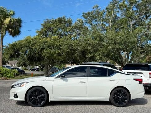 Used 2022 Nissan Altima 2.5 SR w/ Midnight Edition Package FWD image 5