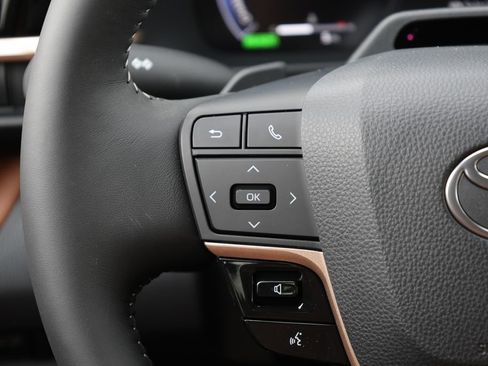 New 2025 Toyota Crown Signia image 15