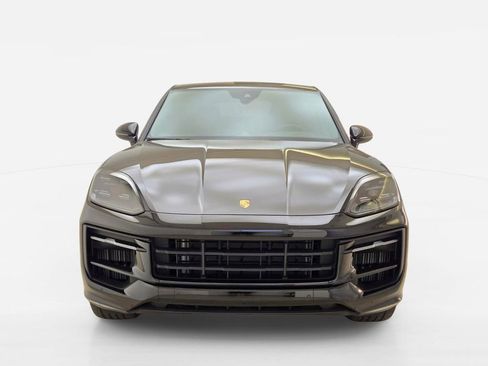 Used 2024 Porsche Cayenne Coupe AWD/4WD image 2