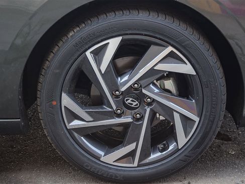 New 2025 Hyundai Elantra Sport image 9