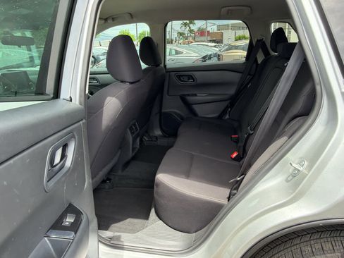 Used 2024 Nissan Rogue S FWD image 9