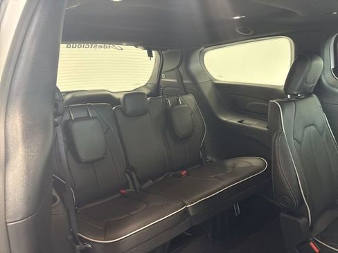 New 2026 Chrysler Pacifica Limited image 30