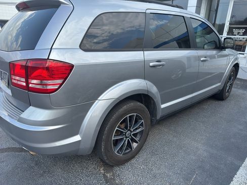 Used 2018 Dodge Journey SE w/ Blacktop Package image 3