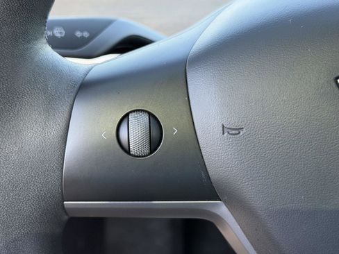 Used 2023 Tesla Model 3 Standard Range image 14