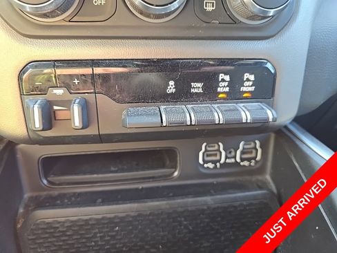 Used 2020 RAM 1500 Big Horn AWD/4WD image 11