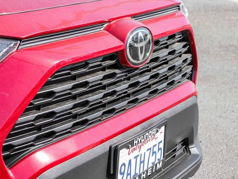 Used 2022 Toyota RAV4 XLE Premium image 5