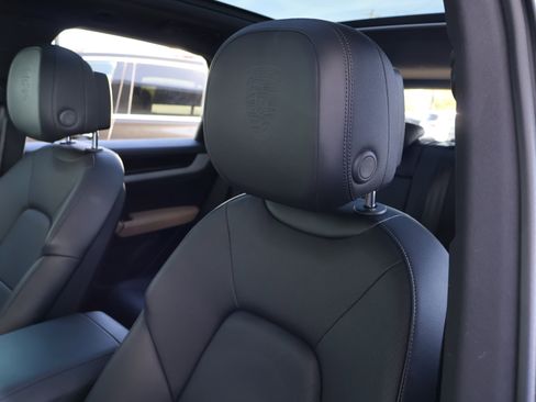 Used 2024 Porsche Cayenne image 11