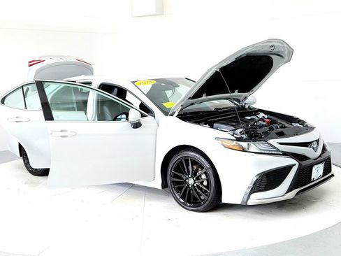 Used 2024 Toyota Camry XSE FWD image 12