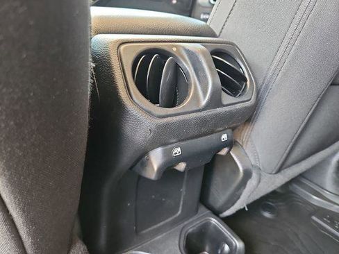 Used 2022 Jeep Gladiator Sport AWD/4WD image 19