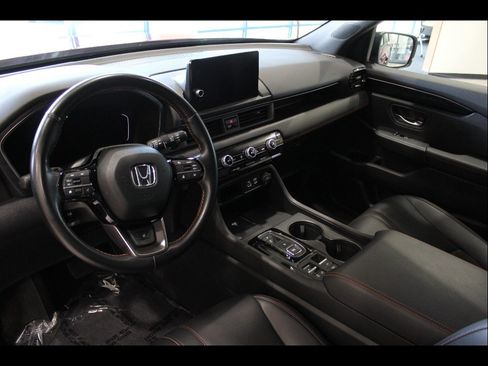 Certified 2025 Honda Pilot TrailSport image 13